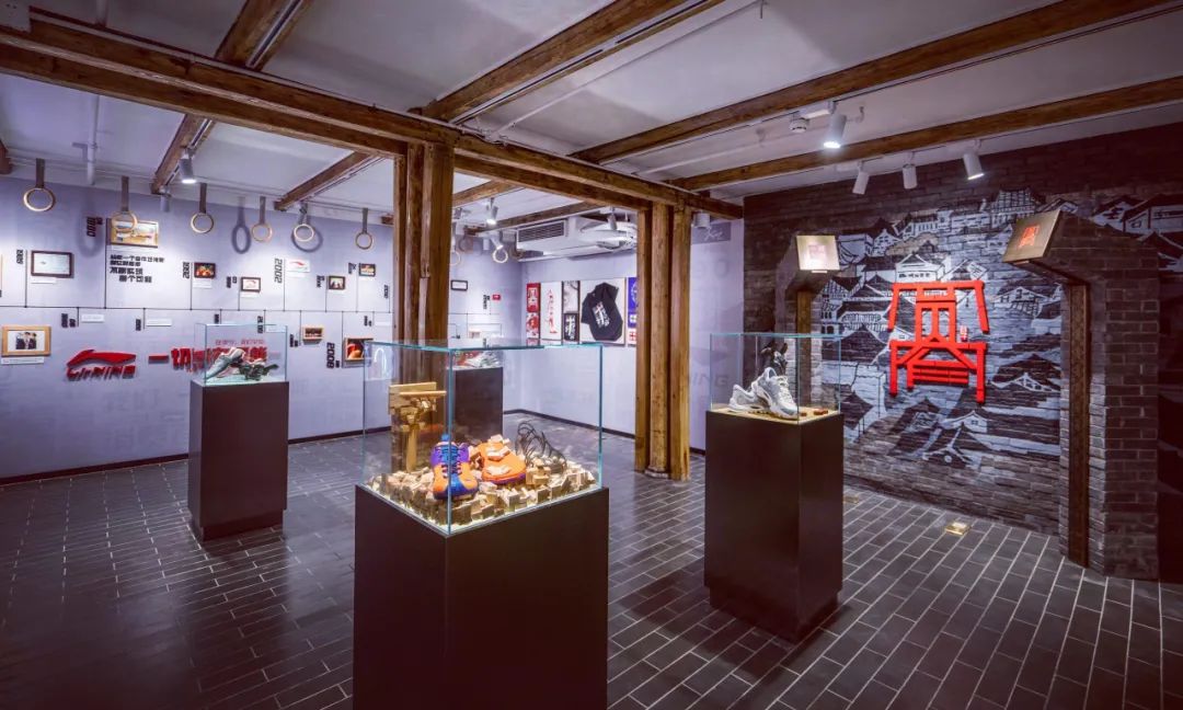 中国李宁宽窄巷子概念店设计丨中国成都丨米尚丽零售设计网-14