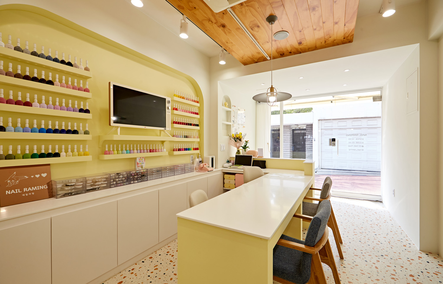 13 平白色与木质小空间的巧妙设计-7