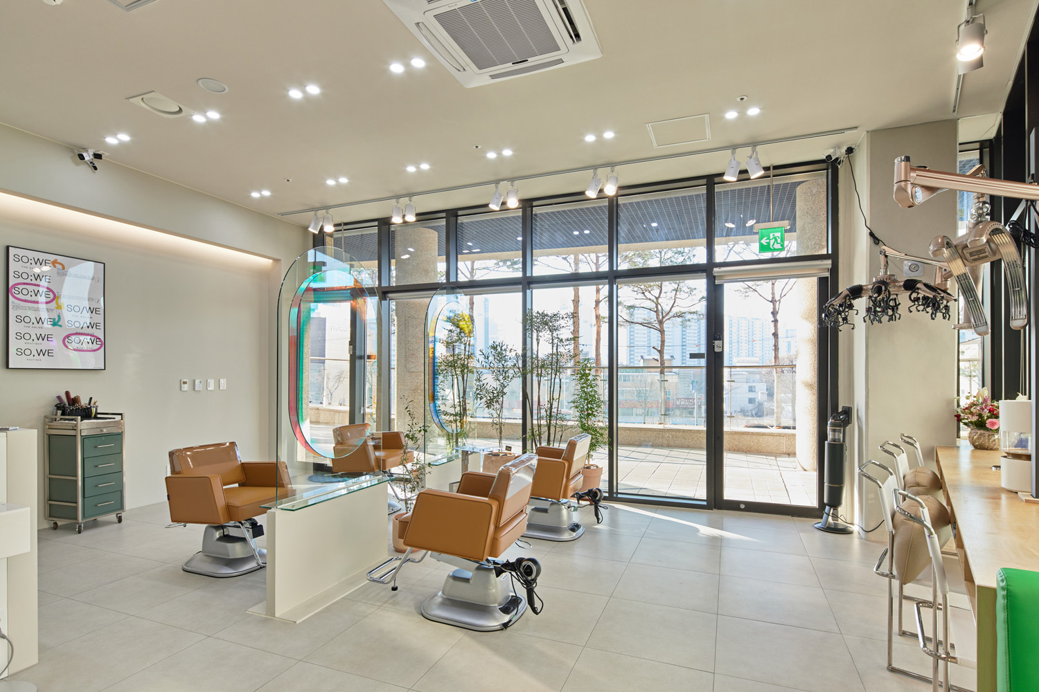 现代简约风格的 16 平米美容室内设计-5