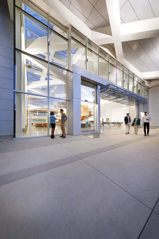 爱德华兹生命科学校园改造-28