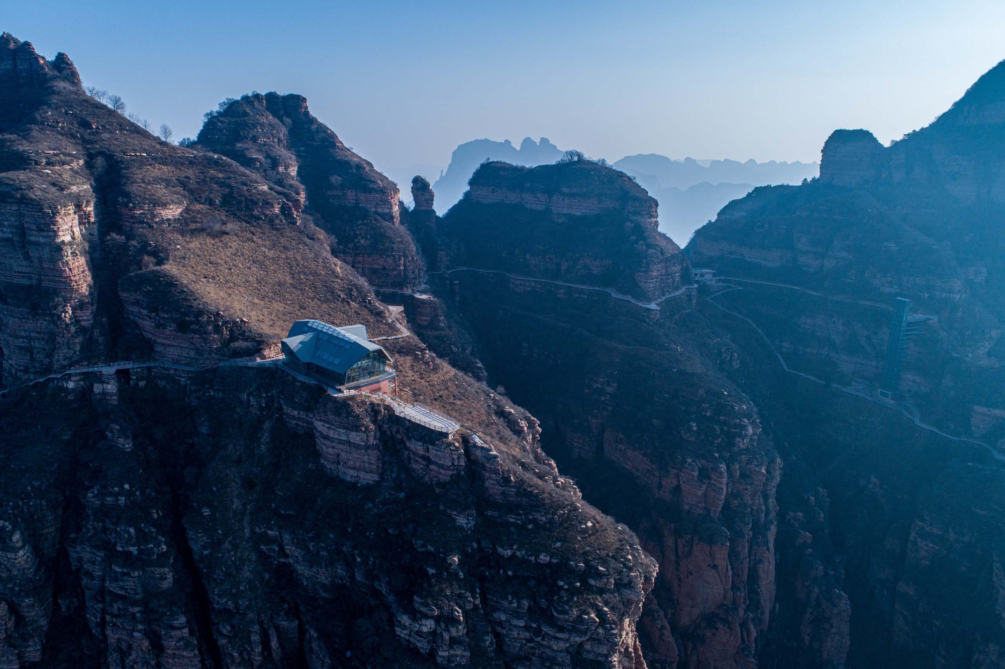 Restaurant on the Cliff / Skyland Architecture-32