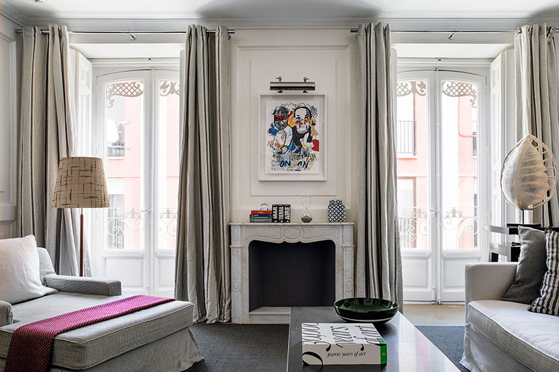 两辆梅赛德斯-9