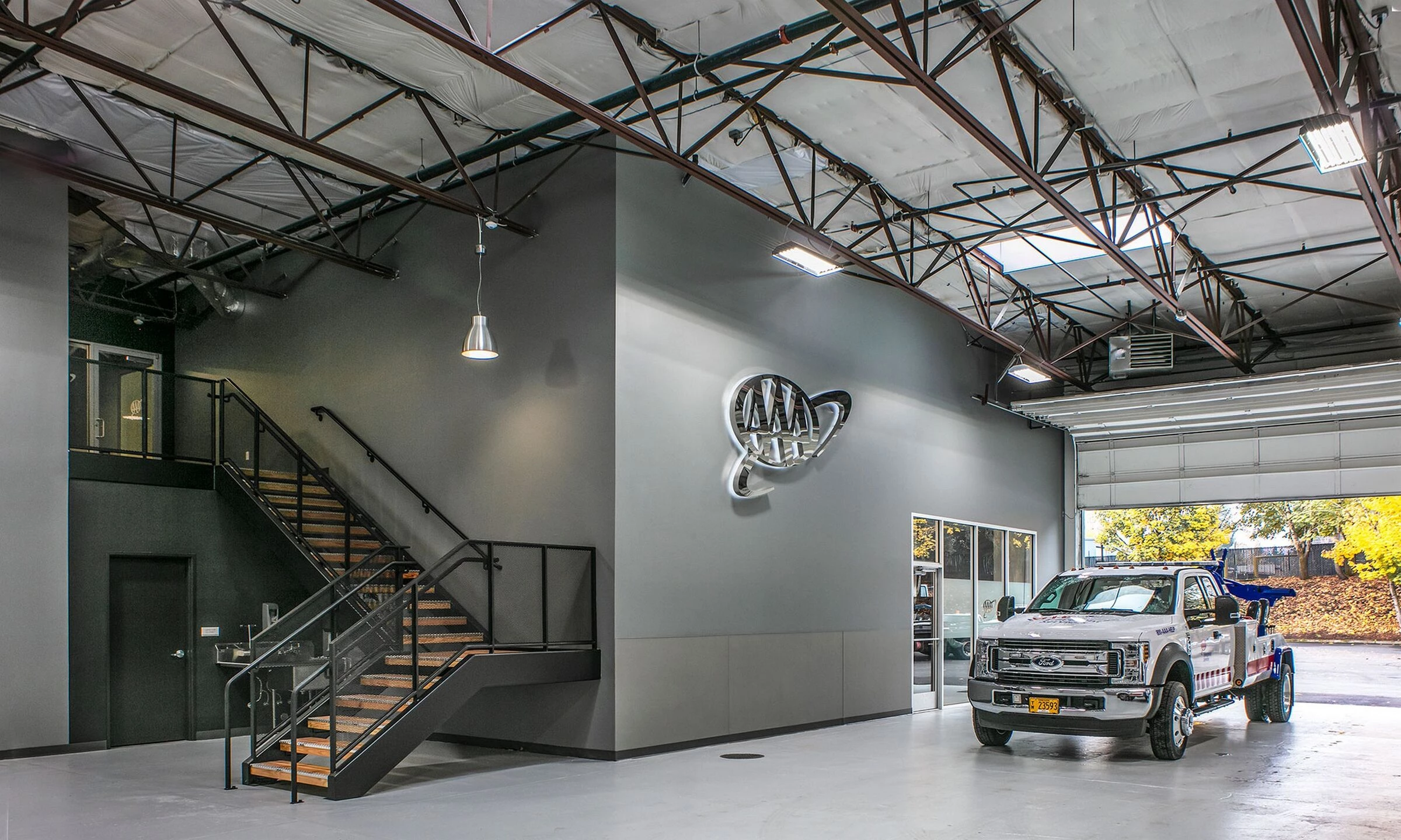 美国 AAA Tualatin 服务中心，优化空间利用与节能设计-10