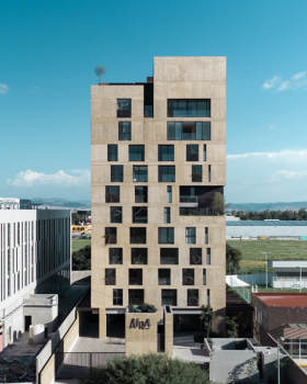 墨西哥 Querétaro 市 AIRA 公寓楼——垂直绿化与私密空间的融合