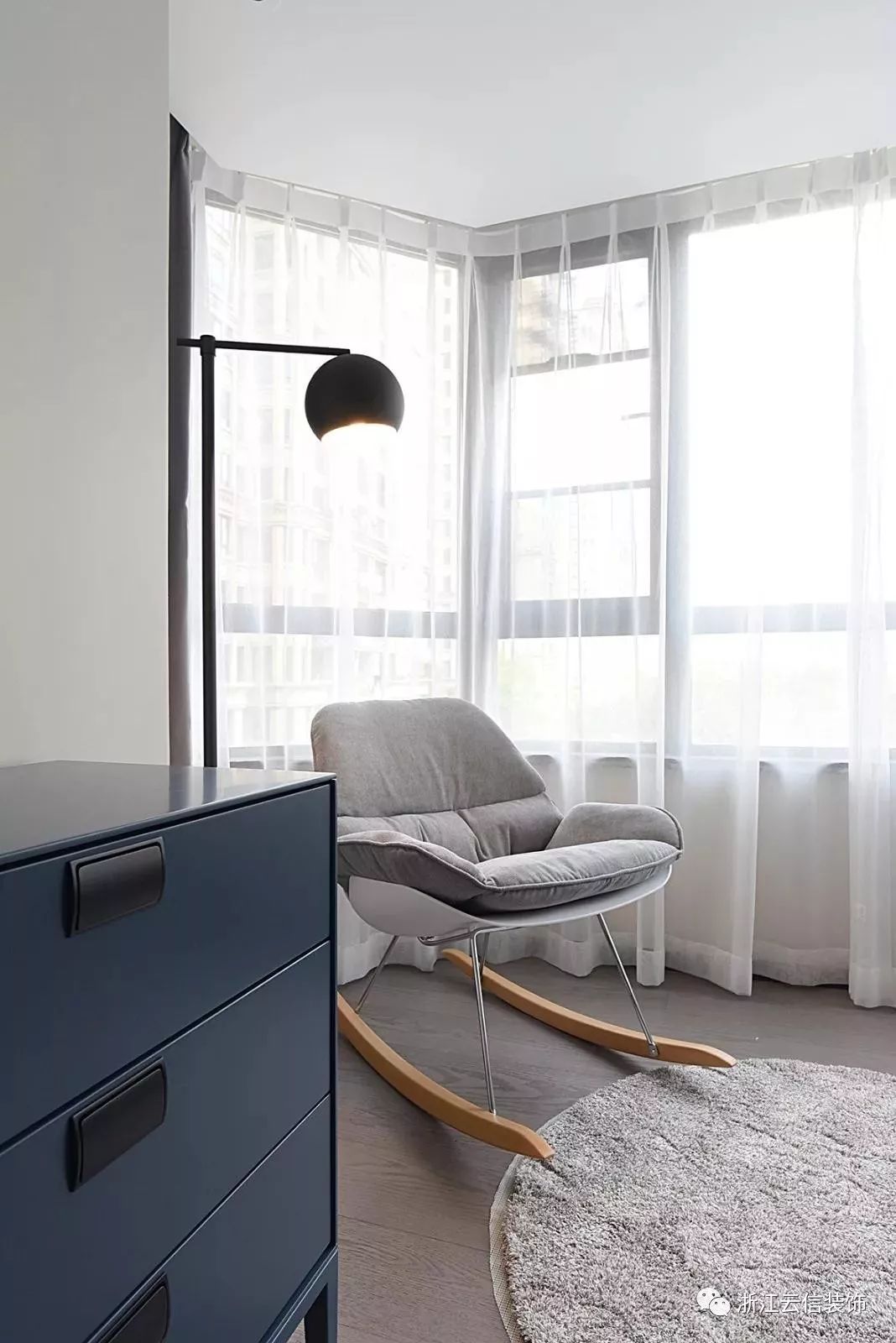 极简黑白灰，打造温馨高级住宅-84