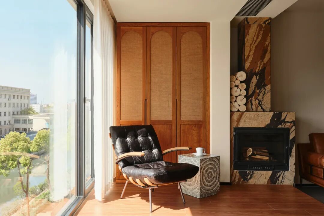 弥舍｜260m²中古叠墅，壁炉煨暖岁月，实木雕刻生活-63