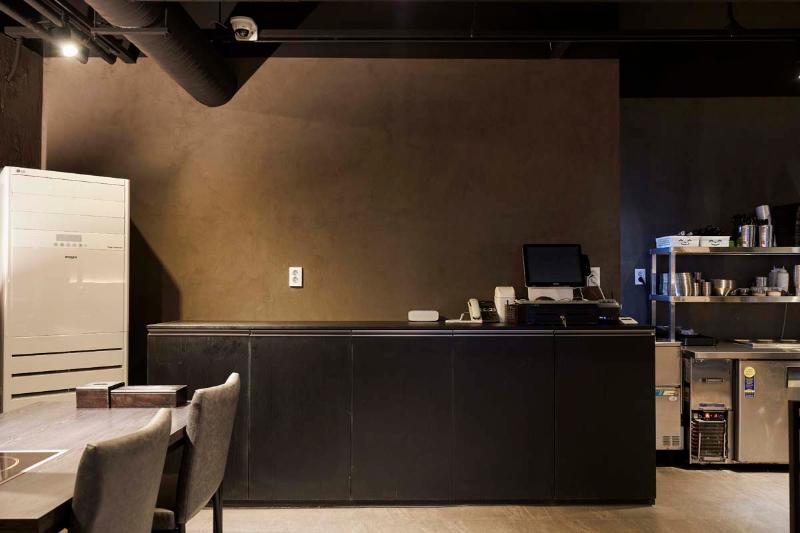 25 平米极简黑宅，照明点亮空间之美-9