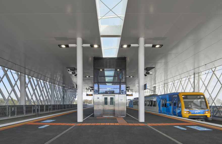 墨尔本 Reservoir 车站-15