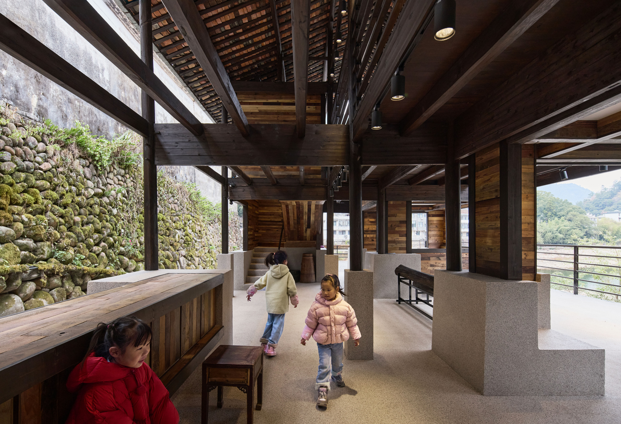 Renovation of the Old Riverside House / Ref Architects + 0.5m Studio-20