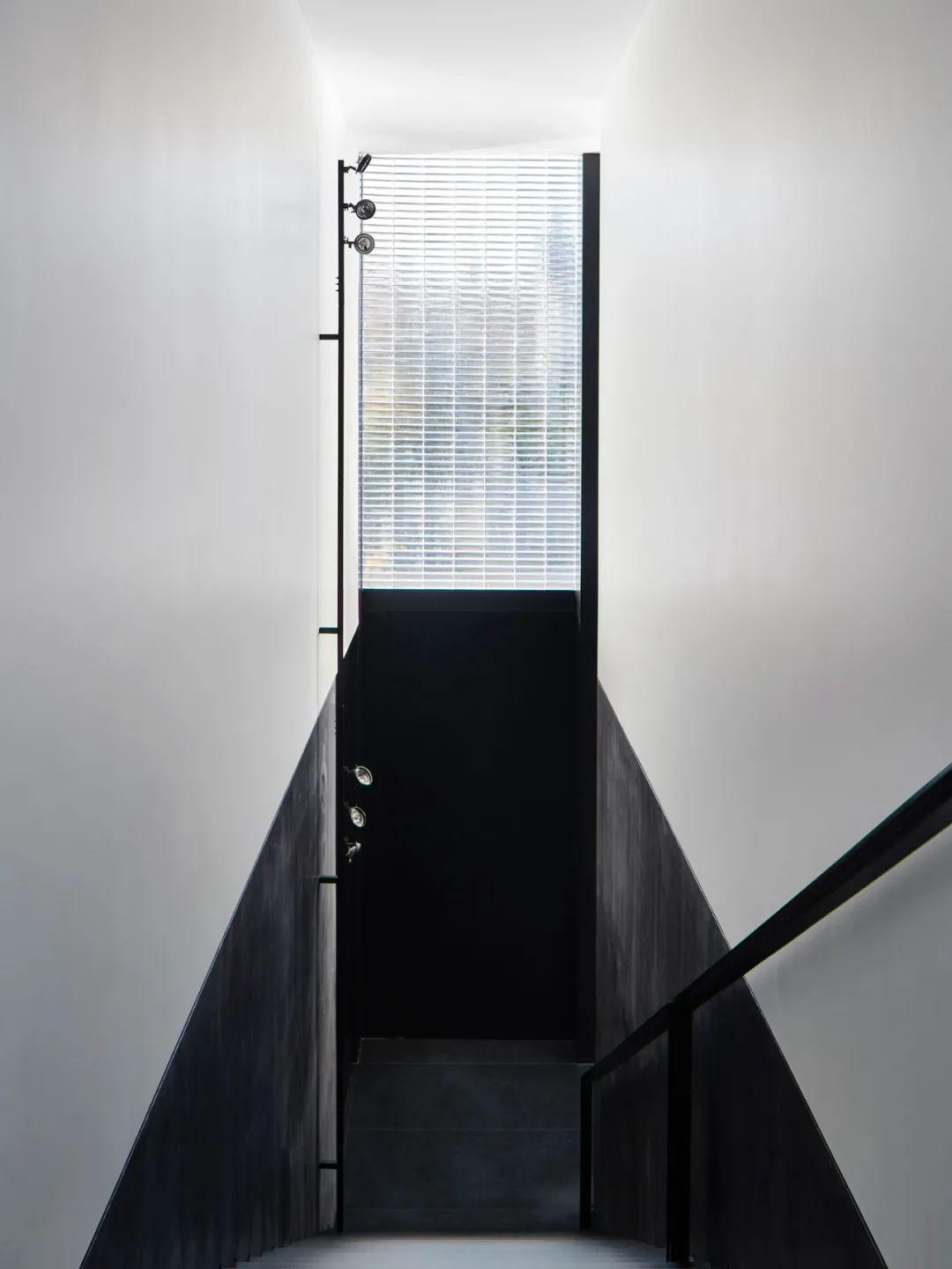 黑白配透明别墅,自然纯净空间设计丨ADDARC-13