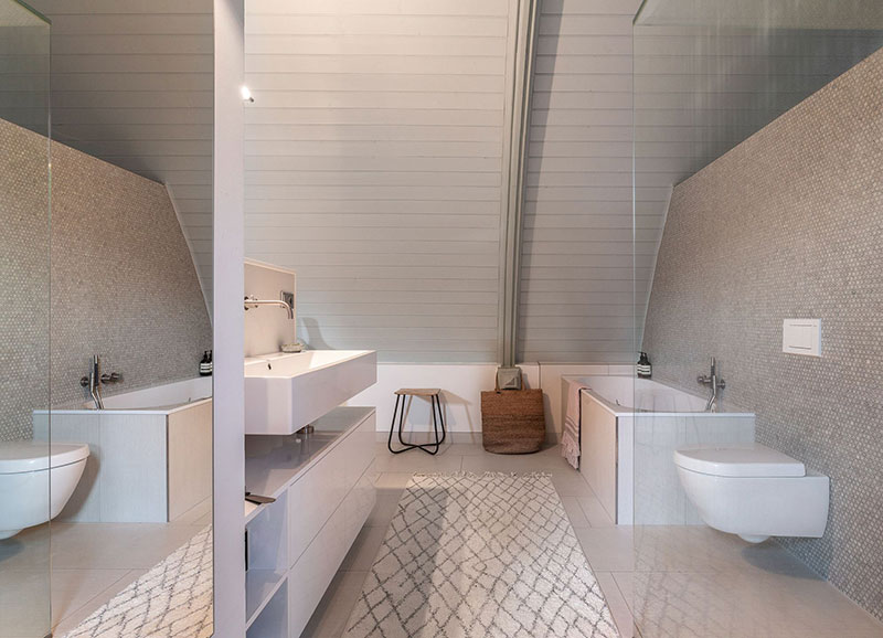 百年教堂变私人住宅，彩色玻璃与圣像的奇幻世界-19