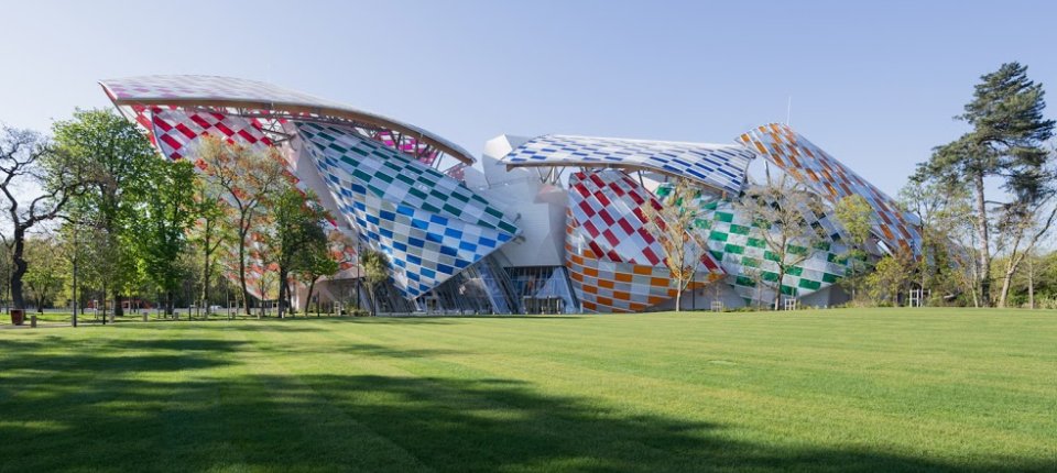 巴黎弗兰克·盖里建筑的光学错觉灯光装置丨法国巴黎丨丹尼尔·布伦（Daniel Buren）-0