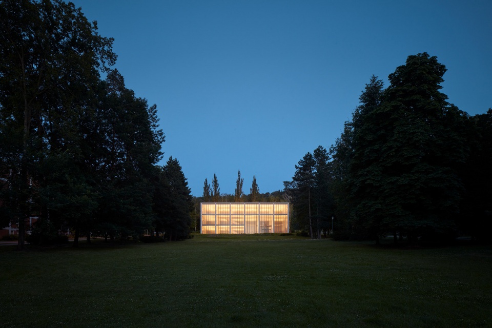 捷克 Tomáš Baťa 纪念馆改造 | 现代简约的神圣空间-49