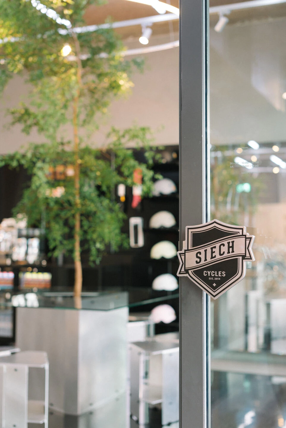 瑞士自行车品牌 Siech 旗舰店设计丨瑞士苏黎世丨Spacon & X-10