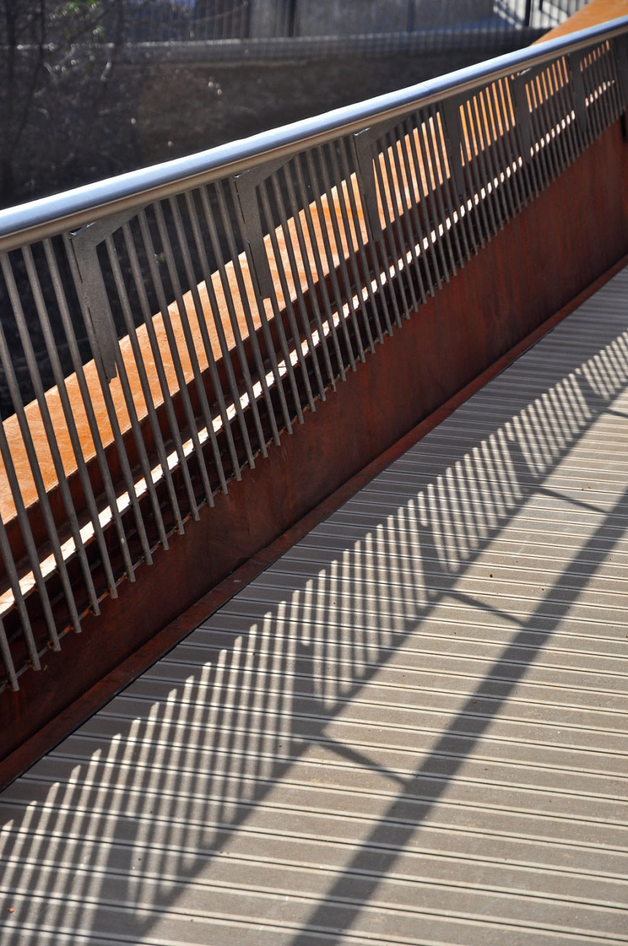 can gili footbridge-24