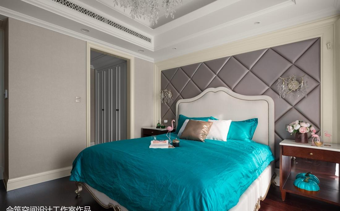 轻奢生活空间,金属质感与色彩的完美融合-24