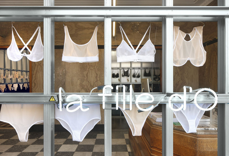 旧烘焙坊中的精美内衣店-34