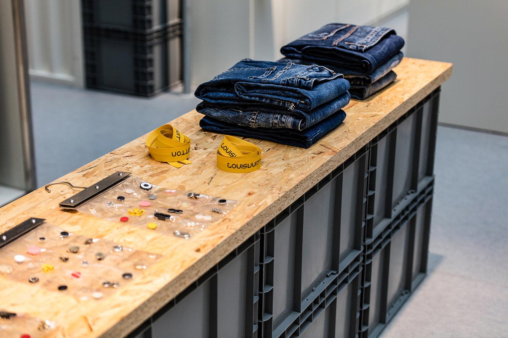 依文集团中国质造徐州苏宁店 / 吾觉空间-45