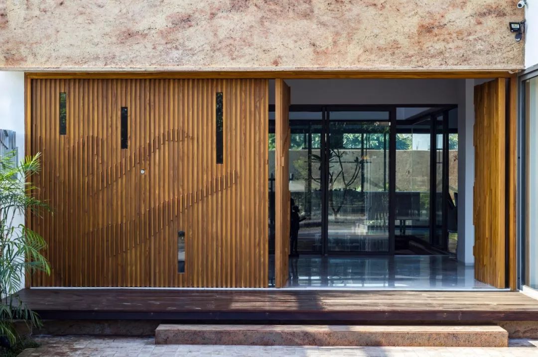 印度感性遇见西方想象的 Charged Voids 设计公司-47