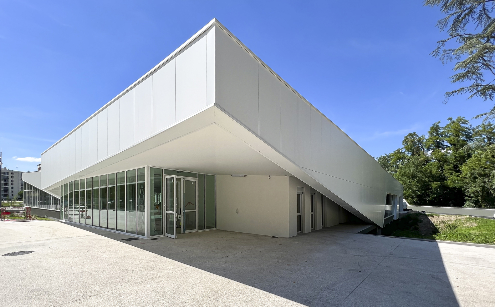 法国 Alice Millat 游泳池建筑丨法国巴黎-9