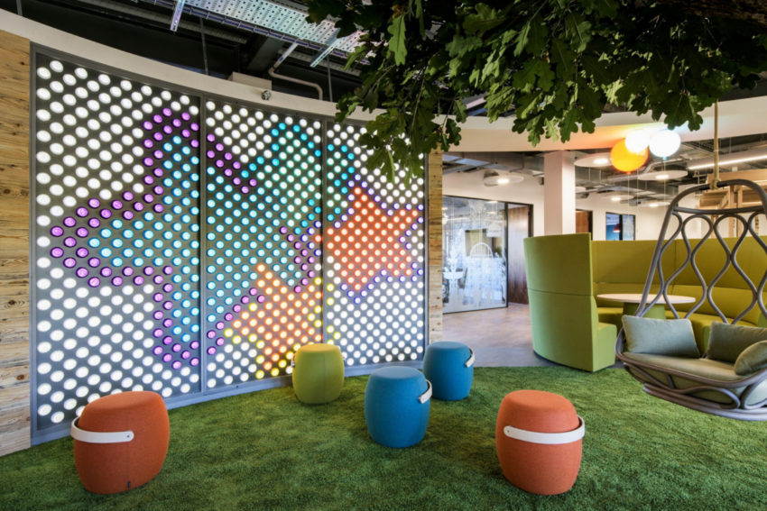 UK office of parenting company Mayborn Group Offices created by Ben Johnson Ltd to reflect their playful values 本约翰逊有限公司创建的英国育儿公司梅伯恩集团办公室，以反映他们的好玩的价值观-27