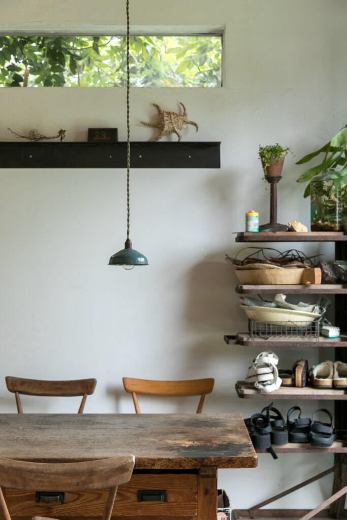 建築デザイナーの自邸　鎌倉の緑豊かな高台に建つ 居心地の良い小さな平屋 | Style of Life | 100%LiFE-11