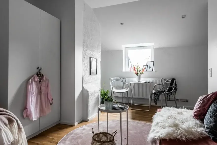 瑞典双室对比 | 女性化与中性空间的室内设计魅力-4