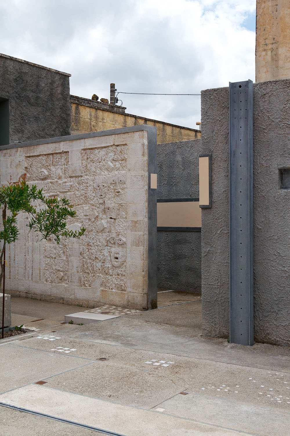 Kiasmo Headquarters ⏤ Where Philology of History Leaves Rhetoric and Becomes Contemporaneity  — anniversary magazine-4