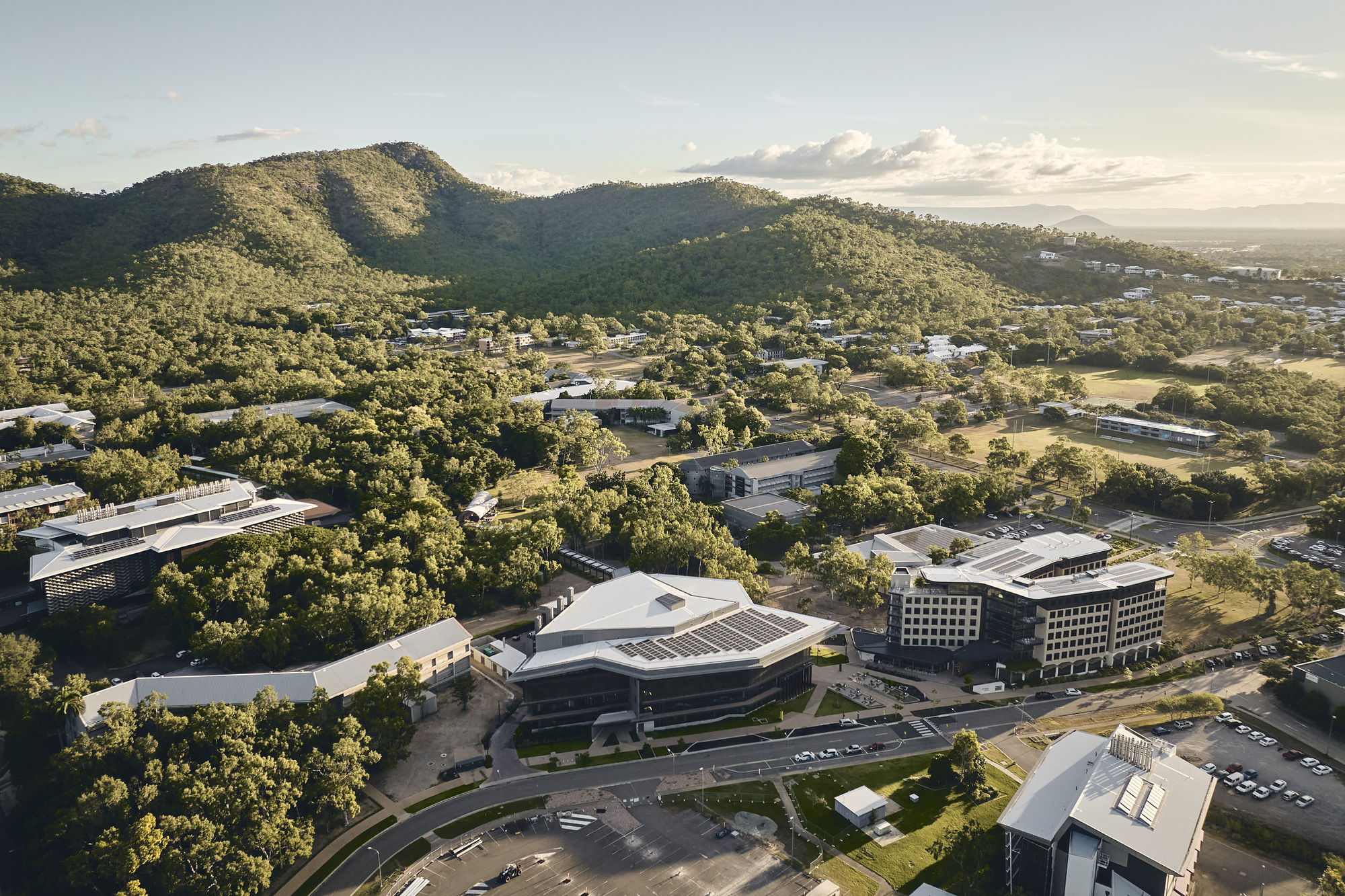 James Cook University Engineering & Innovation Place / KIRK Studio + i4 Architecture + Charles Wright Architects-22