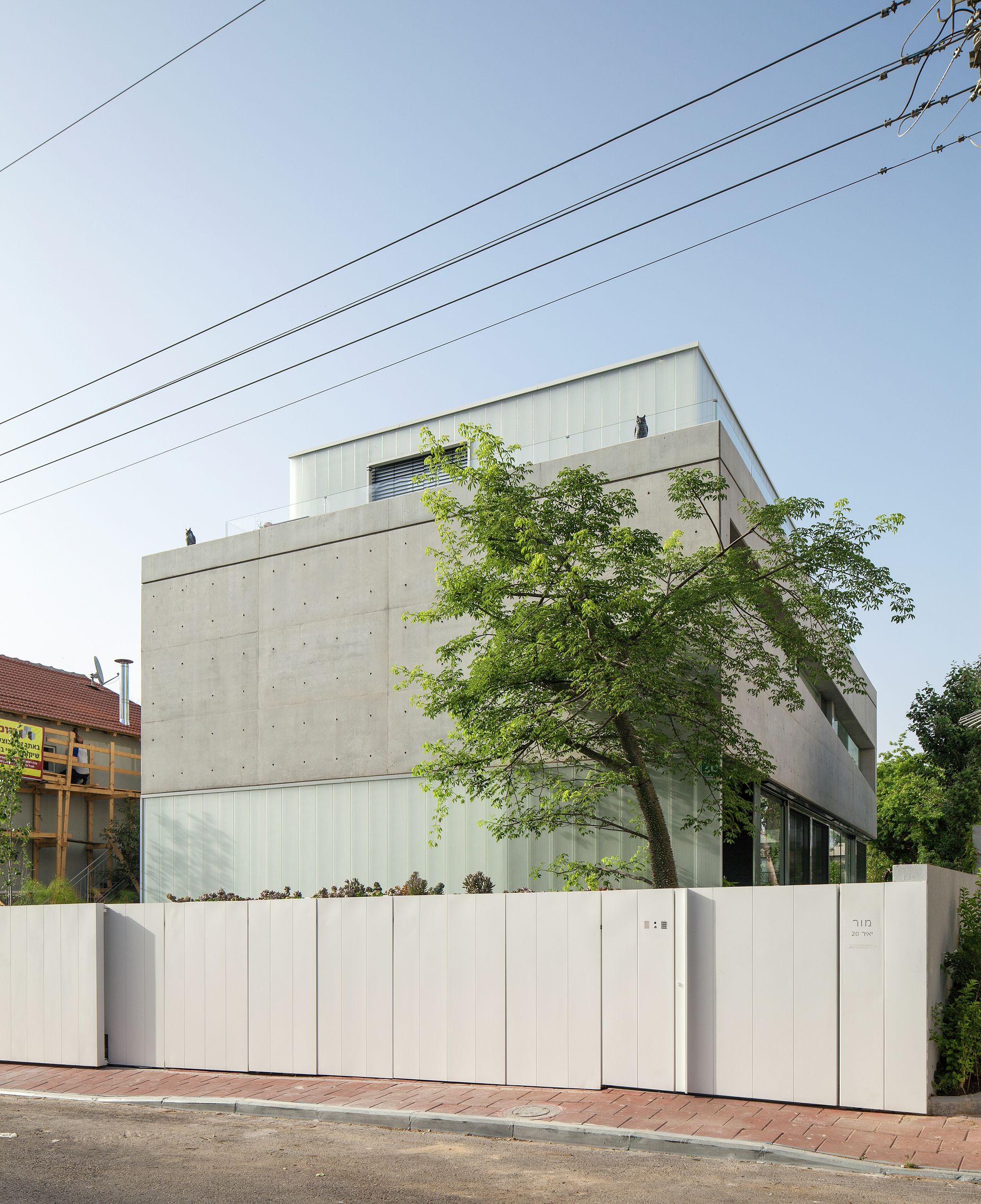 割裂与连接 | 混凝土与玻璃的共生之作-20