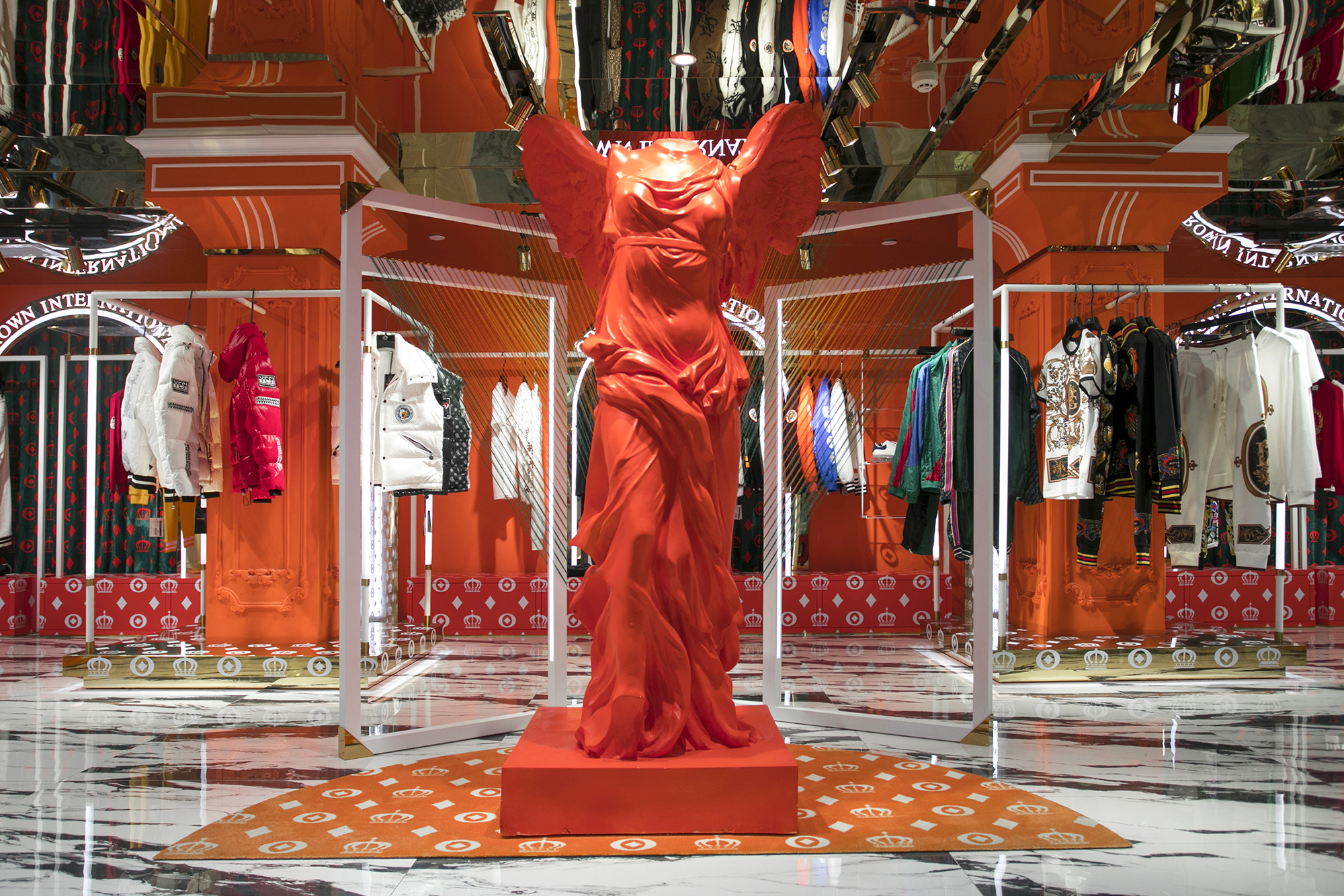 CROWN 男装潮牌空间快闪店形象设计丨中国广州丨YLD STUDIO-12