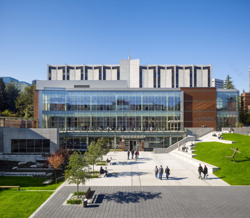 Seattle University: Lemieux Library & McGoldrick Learning Center - Perkins Eastman-1