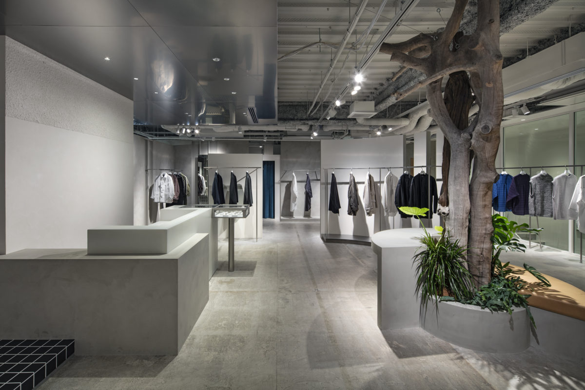 大阪特别之家

注：MAISON常见于法语，意为房屋、家宅 ，这里结合实际可能是指类似特色店铺、特别住所之类表意，SPECIAL是特别的 ，OSAKA是大阪 ，综合起来给出上述翻译，具体还需根据实际场景明确其确切含义 丨日本大阪丨AtMa inc.-1