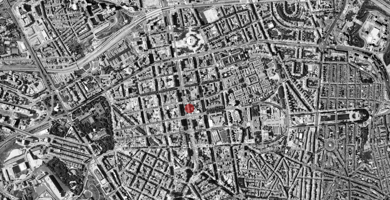 BMW i City Sales Outlet · 神秘动感白膜展示空间-27