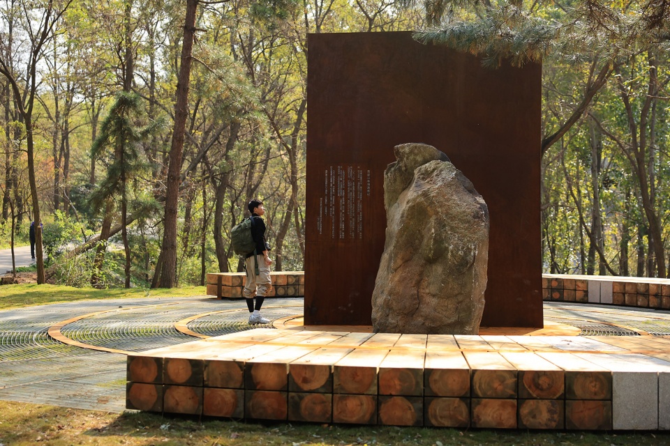 昆嵛山国家级自然保护区林场建立80周年纪念雕塑（烟台金刚碑）丨中国烟台丨大小景观-4