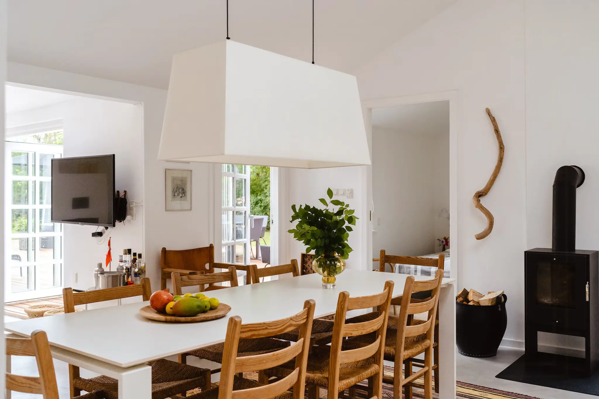 瑞典水边明亮度假屋,自然极简设计典范-9