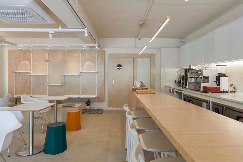 20 平米温馨甜品咖啡厅，打造温暖空间-10