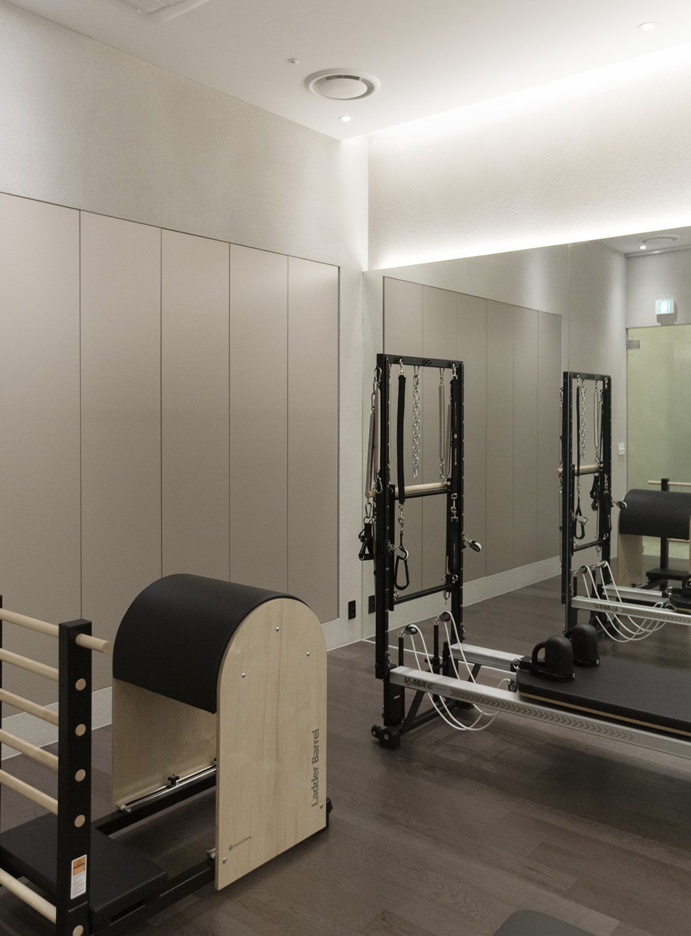 白色调高级公寓设计，40 平米小空间大利用-12