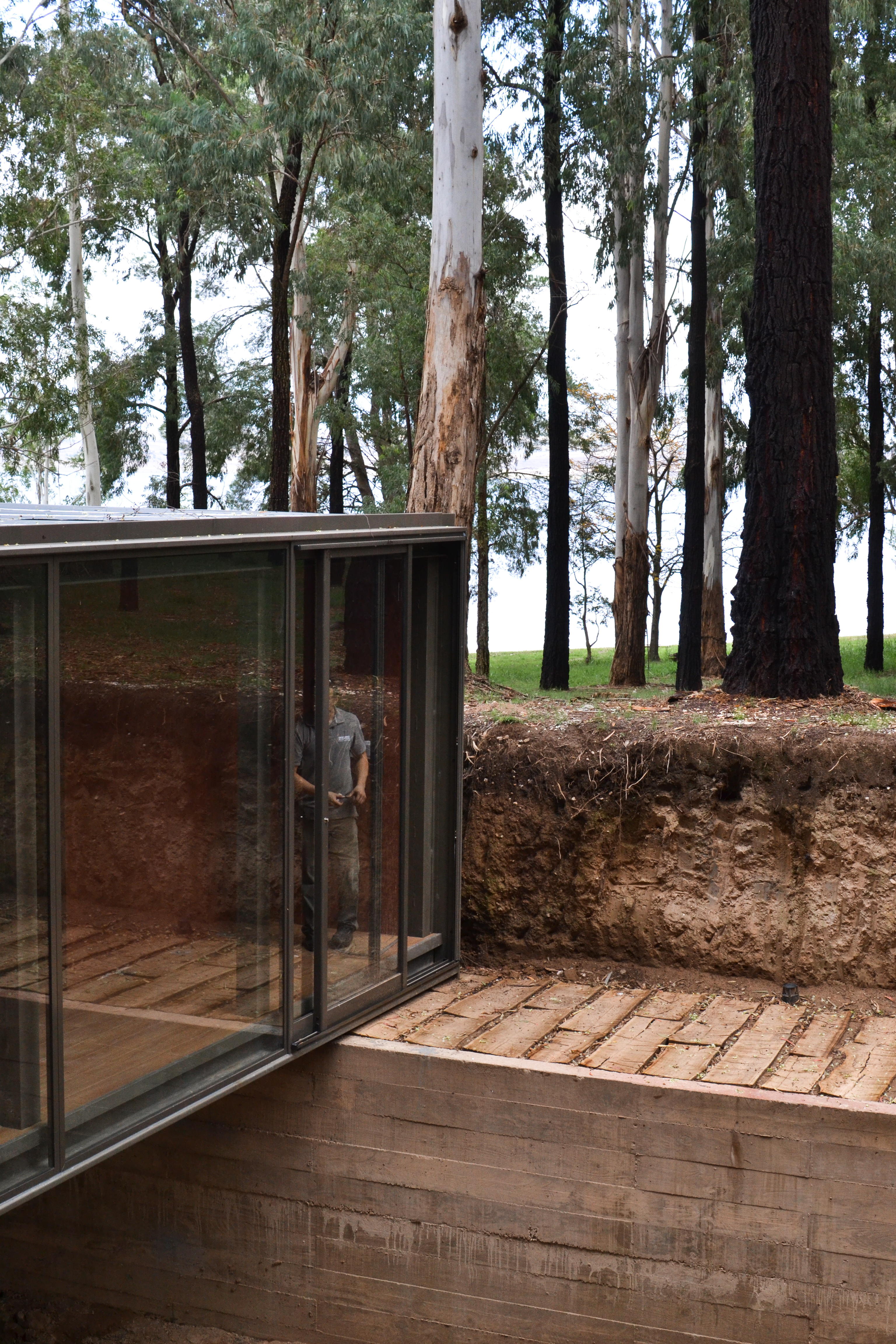 湖边森林中的悬浮桥亭-12