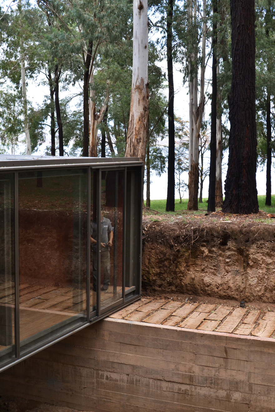 湖边森林中的悬浮桥亭-12