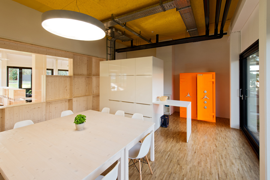 旧办公楼翻新变身,德式简约风格诠释高效办公-11