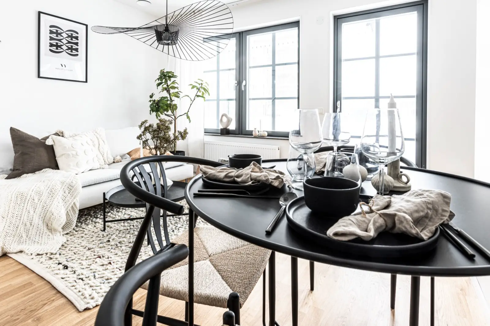 瑞典 34m2 精致黑白工作室,空间布局与设计细节的完美结合-3