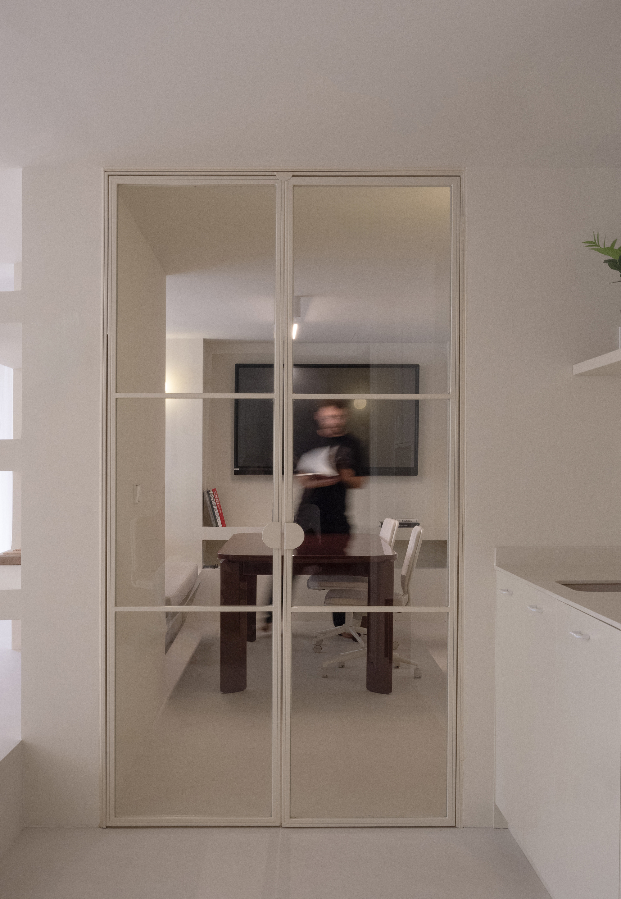 非白色办公室丨西班牙巴塞罗那丨brenzo-30