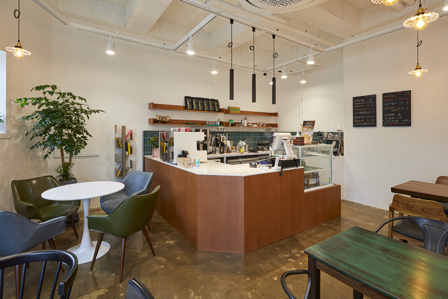 简约风 12 平米咖啡馆设计-4