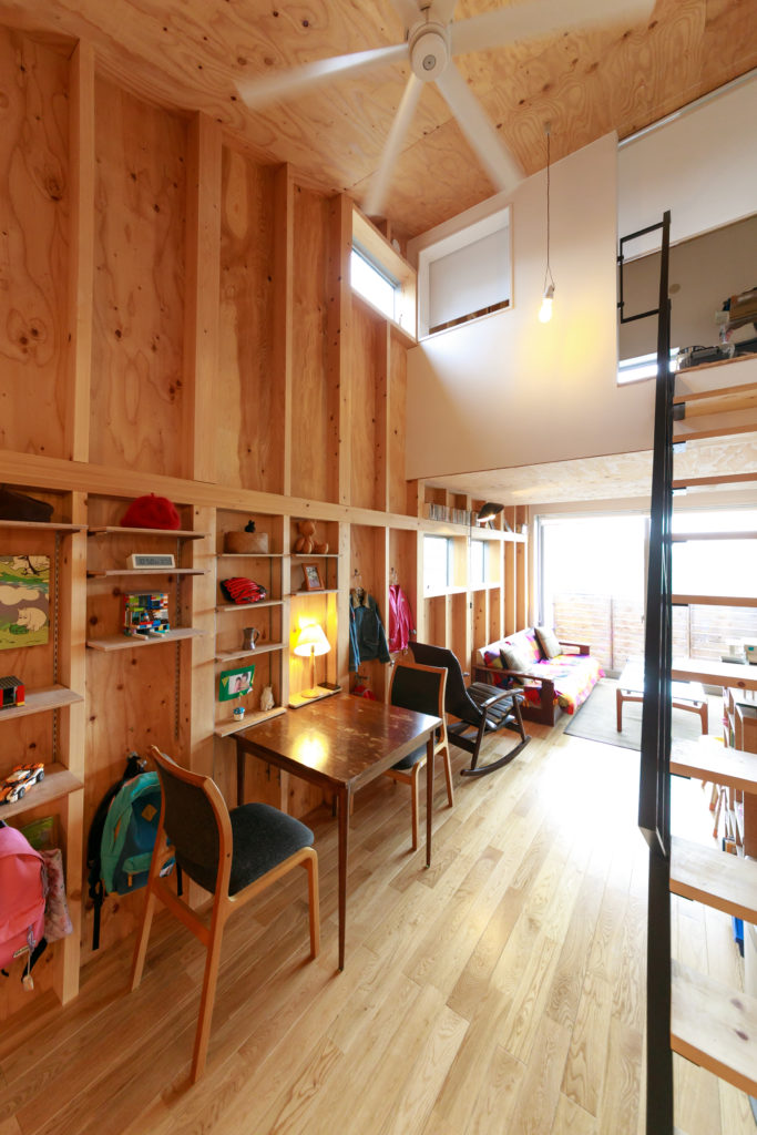 “間”を紡ぐ建築家の自邸自在に姿を変える空間が暖かなコミュニティを育む | Style of Life | 100%LiFE-18