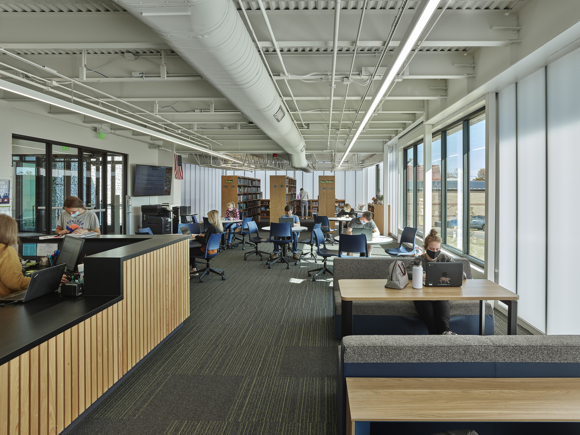 Valley Springs High School 图书馆室内设计-15