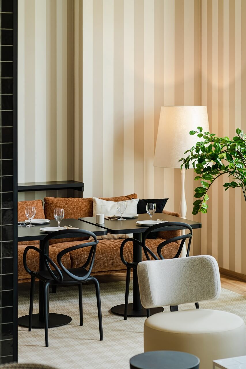 Warszawski hotel Ibis - wnętrza z motywem szachowych wątków - PLN Design-6