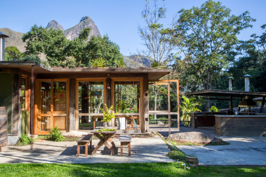 Dreamy Brazilian House in Correas created by Rodrigo Simão Arquitetura as a beautiful escape home 由RodrigoSimmogoArquitura创建的梦幻般的巴西住宅，作为一个美丽的逃离家园-31