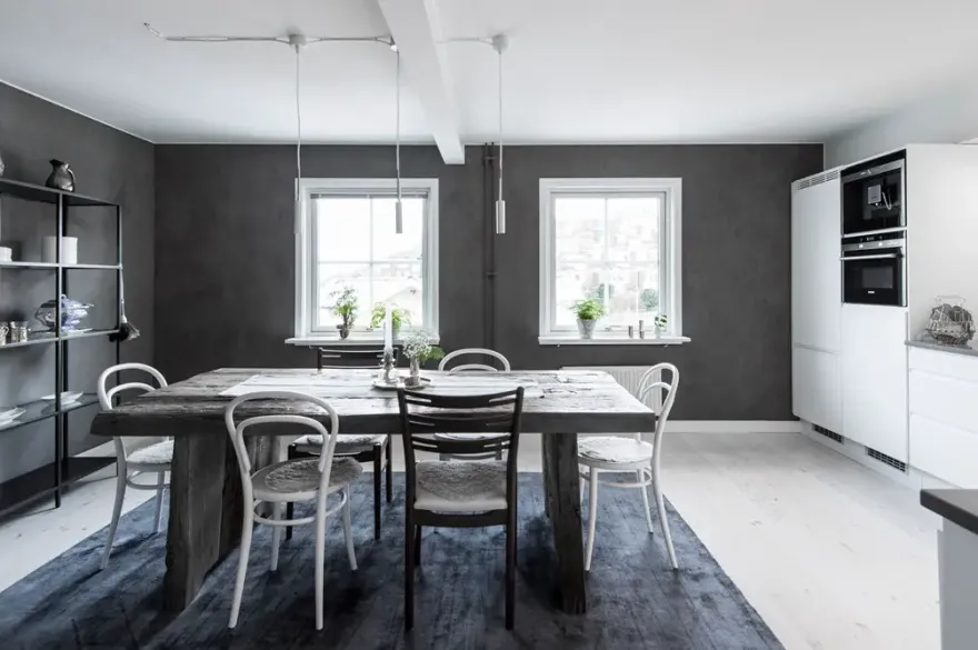 北欧风尚 | 原始木桌与炭灰色墙壁的完美搭配-4