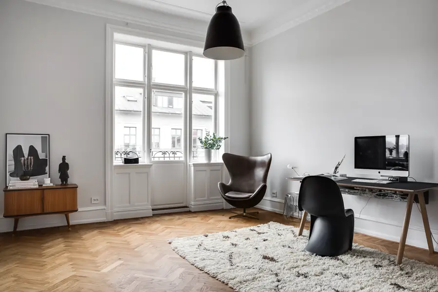 203 平米黑色经典公寓，摩洛哥地毯与潘顿椅的时尚碰撞-12